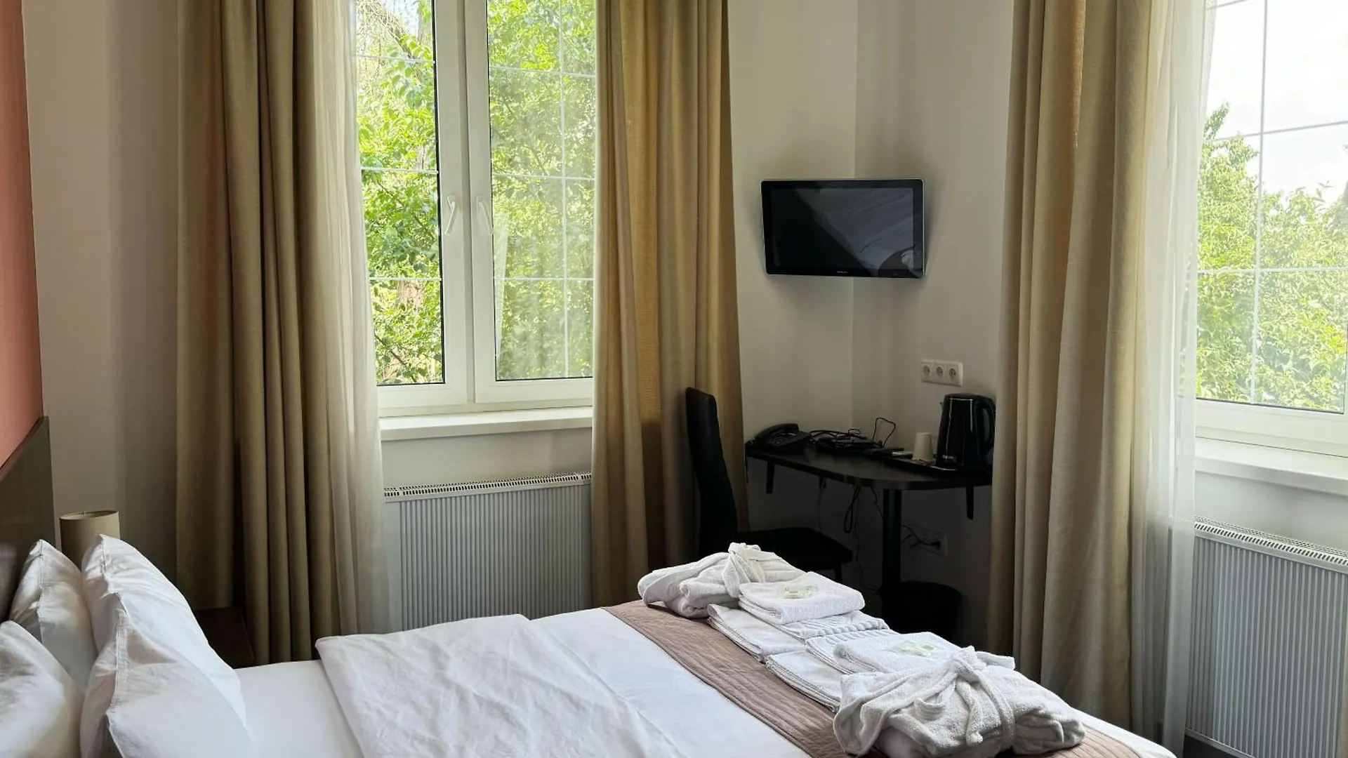 Bed & Breakfast Shelter Hotel Kyiv