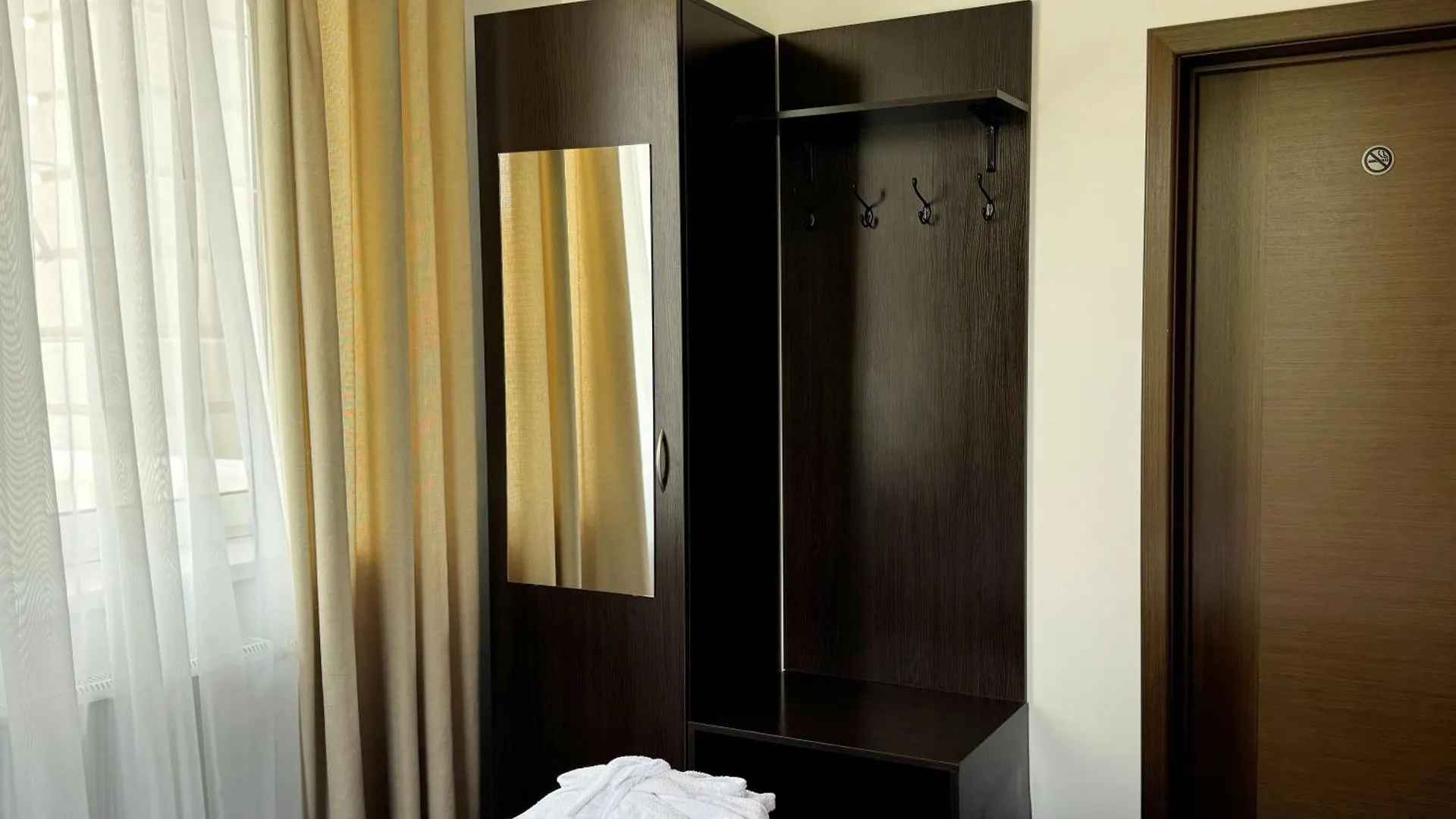 לינה וארוחת בוקר קייב Shelter Hotel אוקראינה