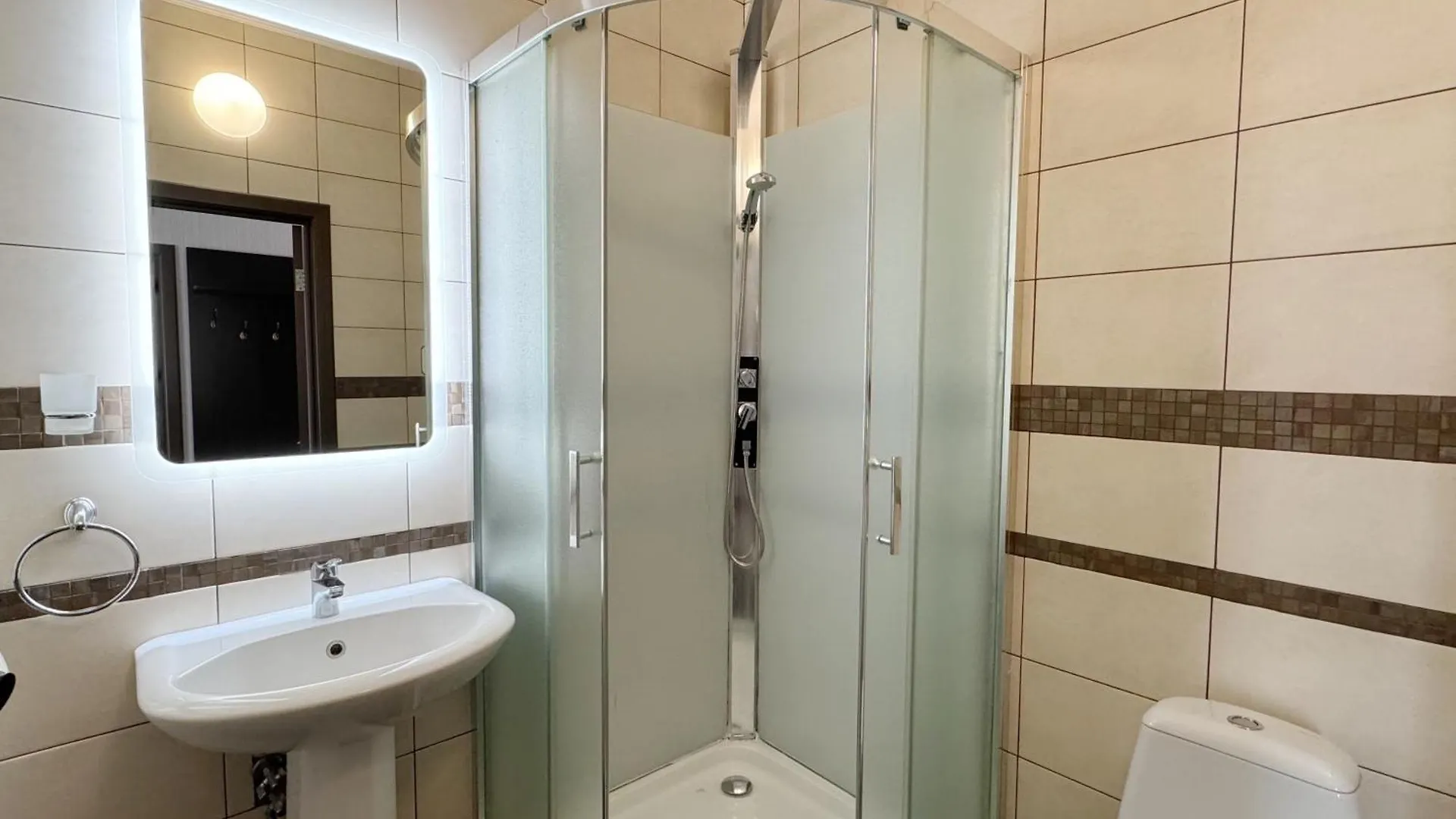 לינה וארוחת בוקר קייב Shelter Hotel