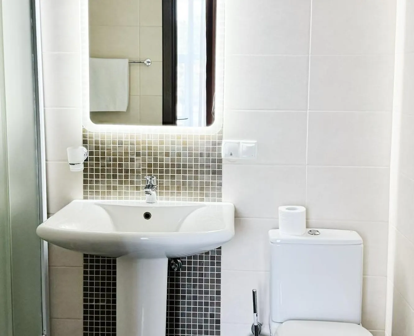 קייב Shelter Hotel לינה וארוחת בוקר